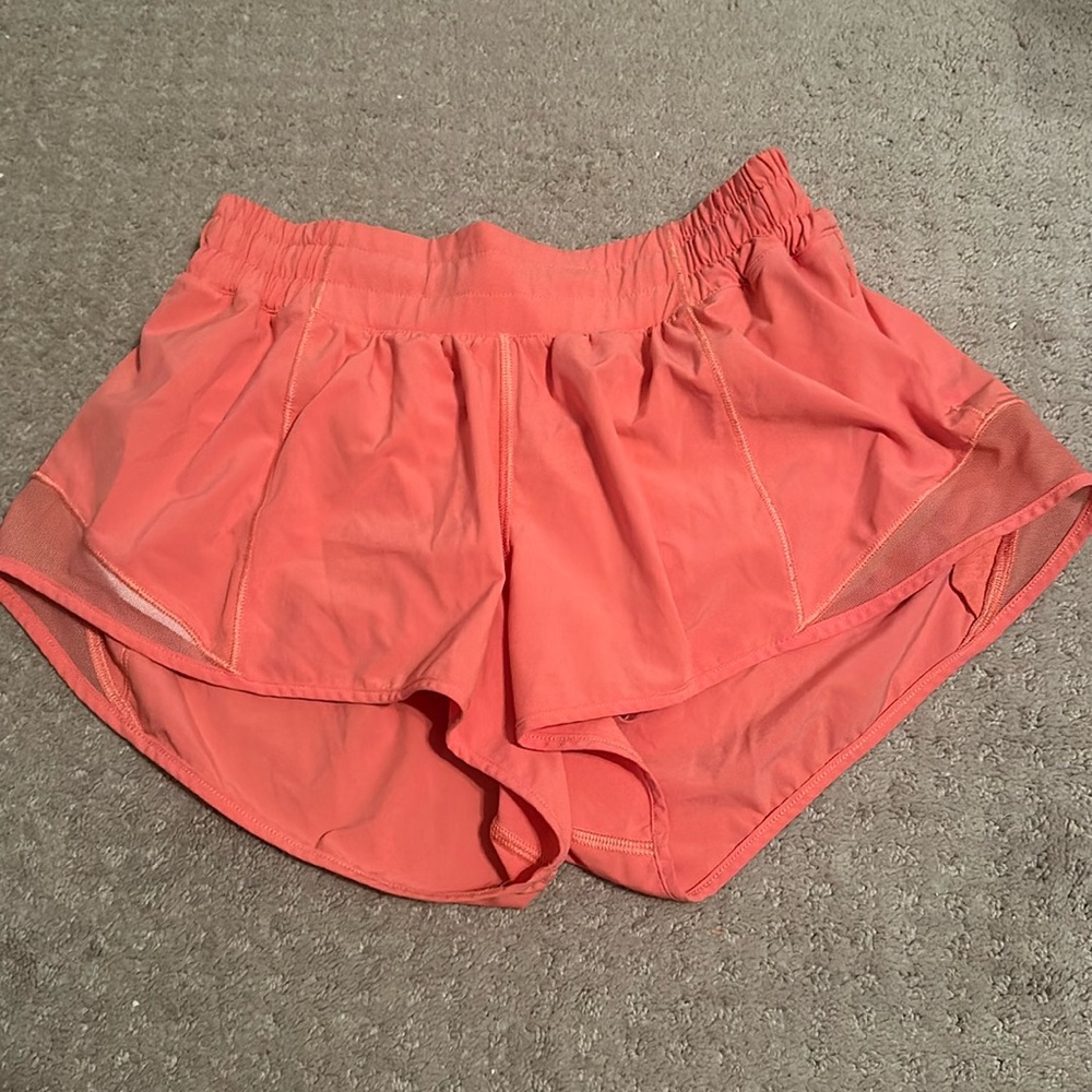 Lululemon size 6 Raspberry cream hotty hot shorts 2.5 inseam. Great condition.